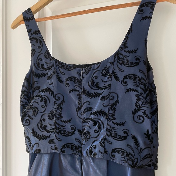 Midnight blue sleeveless party gown - Picture 4 of 4